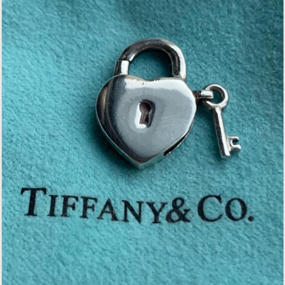 🩵Tiffany & Company Silver Heart Padlock Charm Necklace